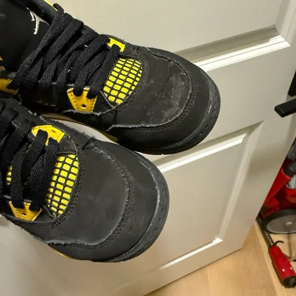 Toddler Jordans 4s Black and Yellow - Picture 3 of 5